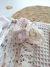 Lade das Bild in den Galerie-Viewer, WINDELTASCHE "Gräser" beige mit Wickeldecke & Wunschnamen