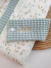 Lade das Bild in den Galerie-Viewer, WINDELTASCHE "Weidenkätzchen" mit Wickeldecke & Wunschnamen