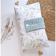 Lade das Bild in den Galerie-Viewer, WINDELTASCHE "Weidenkätzchen" mit Wickeldecke & Wunschnamen