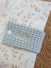 Lade das Bild in den Galerie-Viewer, WINDELTASCHE "Weidenkätzchen" mit Wickeldecke & Wunschnamen