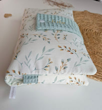Lade das Bild in den Galerie-Viewer, WINDELTASCHE "Weidenkätzchen" mit Wickeldecke & Wunschnamen