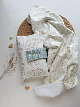 Lade das Bild in den Galerie-Viewer, WINDELTASCHE "Weidenkätzchen" mit Wickeldecke & Wunschnamen