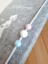 Lade das Bild in den Galerie-Viewer, MUTTERPASSHÜLLE aus Filz "Design 2"