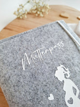 Lade das Bild in den Galerie-Viewer, MUTTERPASSHÜLLE aus Filz "Design 2"