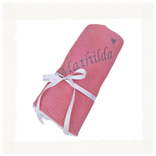 Lade das Bild in den Galerie-Viewer, KUSCHELDECKE "Waffelpique" personalisierbar - Farbwahl