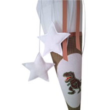 Lade das Bild in den Galerie-Viewer, SCHULTÜTE "Dinosaurier" personalisiert m. Namen grün/weiß Stoff - 70 cm mit Rohling