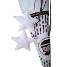 Lade das Bild in den Galerie-Viewer, SCHULTÜTE "Indianer" personalisiert m. Namen schwarz/weiß/rot Stoff - 70 cm mit Rohling