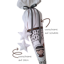 Lade das Bild in den Galerie-Viewer, SCHULTÜTE "Indianer" personalisiert m. Namen schwarz/weiß/rot Stoff - 70 cm mit Rohling