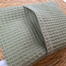 Lade das Bild in den Galerie-Viewer, WÄRMEKISSEN "Eukalyptus" für Neugeborene