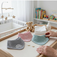 Lade das Bild in den Galerie-Viewer, 3er SET HALSTÜCHER "Musselin" mit Motiv & Namen mit Geschenkbox zur Geburt oder Taufe personalisiert