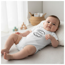 Lade das Bild in den Galerie-Viewer, BABYBODY kurzarm weiß "Kleines Wunder" in Geschenkbox