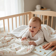 Lade das Bild in den Galerie-Viewer, BABY KUSCHELDECKE mit Plüsch "Regenbogen"