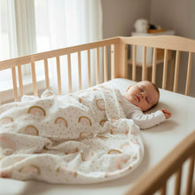 Lade das Bild in den Galerie-Viewer, BABY KUSCHELDECKE mit Plüsch "Regenbogen"