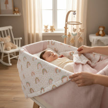 Lade das Bild in den Galerie-Viewer, BABYDECKE mit Waffelpique "Regenbogen"