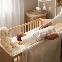 Lade das Bild in den Galerie-Viewer, BABYDECKE mit Waffelpique "Regenbogen"