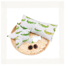 Lade das Bild in den Galerie-Viewer, GESCHENKSET "Krokodil" Zirbenkissen & Wärmekissen