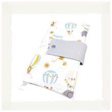 Lade das Bild in den Galerie-Viewer, WINDELTASCHE "Tiere" mit Wunschnamen