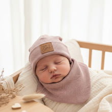 Lade das Bild in den Galerie-Viewer, Hipster Beanie Mütze aus Rippjersey für Babys mit Kunstlederpatch