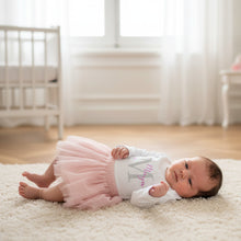 Lade das Bild in den Galerie-Viewer, BABY LANGARMSHIRT "Buchstabe mit Name" personalisiert weiß / Glitzer / rosa