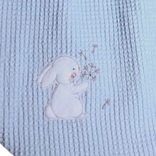 Lade das Bild in den Galerie-Viewer, STRAMPELSACK aus Waffelpique "Hase mit Pusteblume" mit Personalisierung - Farbwahl