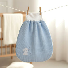 Lade das Bild in den Galerie-Viewer, STRAMPELSACK aus Waffelpique "Hase mit Pusteblume" mit Personalisierung - Farbwahl