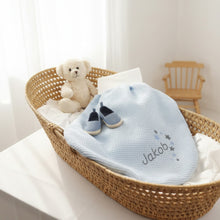 Lade das Bild in den Galerie-Viewer, STRAMPELSACK aus Waffelpique "Sternenregen" mit Wunschnamen - Farbwahl
