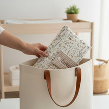 Lade das Bild in den Galerie-Viewer, WINDELTASCHE "Gräser" beige mit Wickeldecke & Wunschnamen