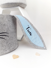 Lade das Bild in den Galerie-Viewer, GROßER HASENKORB / FILZKORB mit Namen in rosa oder hellblau