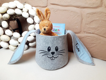 Lade das Bild in den Galerie-Viewer, GROßER HASENKORB / FILZKORB mit Namen in rosa oder hellblau