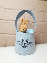 Lade das Bild in den Galerie-Viewer, GROßER HASENKORB / FILZKORB mit Namen in rosa oder hellblau