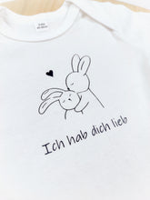 Lade das Bild in den Galerie-Viewer, BABYBODY kurzarm weiß "Ich hab dich lieb" - personalisierbar
