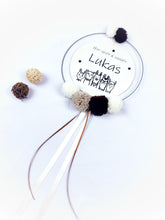 Lade das Bild in den Galerie-Viewer, HOLZTÜRSCHILD "Lama" mit Bommeln und Satinbändern