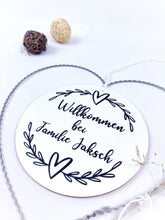 Lade das Bild in den Galerie-Viewer, HOLZTÜRSCHILD "Willkommen" mit Metallherz und Gräserdeko