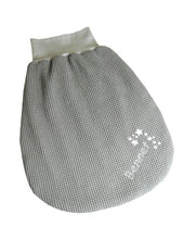 Lade das Bild in den Galerie-Viewer, GESCHENKSET Strampelsack aus Waffelpique "Sternenregen" mit Wunschnamen & Geschenkkarton - Farbwahl