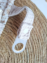 Lade das Bild in den Galerie-Viewer, WINDELTASCHE &quot;Gräser&quot; beige mit Wickeldecke &amp; Wunschnamen
