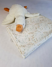 Lade das Bild in den Galerie-Viewer, BABY KUSCHELDECKE mit Plüsch &quot;Weidenkätzchen&quot;
