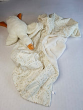 Lade das Bild in den Galerie-Viewer, BABY KUSCHELDECKE mit Plüsch &quot;Weidenkätzchen&quot;
