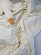 Lade das Bild in den Galerie-Viewer, BABY KUSCHELDECKE mit Plüsch &quot;Weidenkätzchen&quot;
