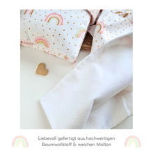 Lade das Bild in den Galerie-Viewer, WINDELTASCHE &quot;Regenbogen&quot; mit Wickeldecke &amp; Wunschnamen
