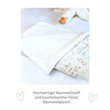 Lade das Bild in den Galerie-Viewer, BABY KUSCHELDECKE mit Plüsch &quot;Weidenkätzchen&quot;
