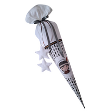 Lade das Bild in den Galerie-Viewer, SCHULTÜTE &quot;Indianer&quot; personalisiert m. Namen schwarz/weiß/rot Stoff - 70 cm mit Rohling
