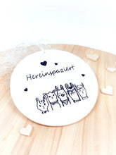 Lade das Bild in den Galerie-Viewer, HOLZSCHILD "Hereinspaziert" mit Lama-Motiv für die Kinderzimmertür
