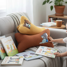 Lade das Bild in den Galerie-Viewer, LESE-UND ENTSPANNUNGSKNOCHEN mit Applikation für Kinder - personalisierbar
