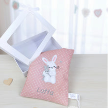 Lade das Bild in den Galerie-Viewer, WÄRMEKISSEN "Häschen" personalisierbar mit Geschenkbox
