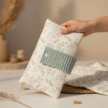 Lade das Bild in den Galerie-Viewer, WINDELTASCHE "Weidenkätzchen" mit Wickeldecke &amp; Wunschnamen
