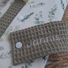 Laden und Abspielen von Videos im Galerie-Viewer, WINDELTASCHE "Eukalyptus" mit Wickeldecke &amp; Wunschnamen
